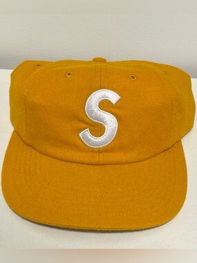 Supreme “S” Logo Leather Strap Wool Hat